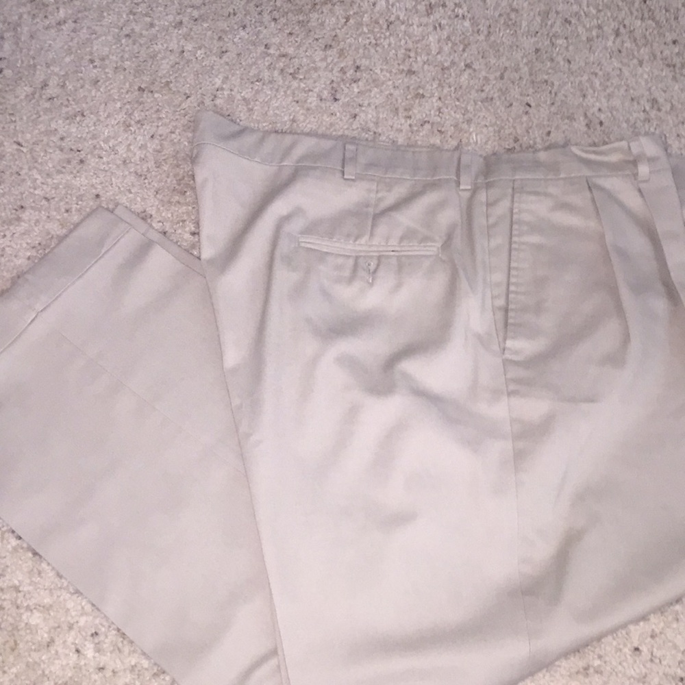 Men’s khaki pants